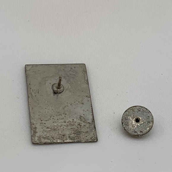 Vintage 1997 Marlins Yankees Inaugural Series Play Offs Lapel Pin - Picture 7 of 8